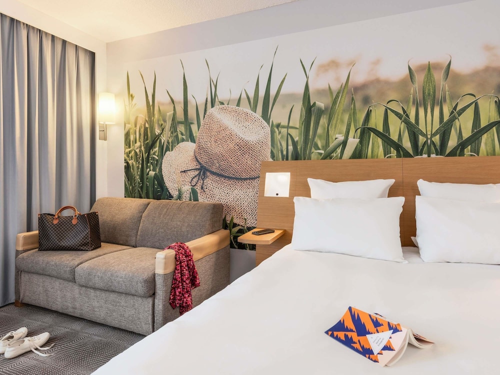 Habitación superior, 1 cama doble con sofá cama del hotel Novotel Paris Est. Foto 3