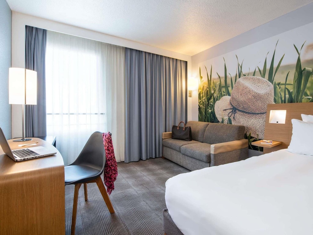 Habitación superior, 1 cama doble con sofá cama del hotel Novotel Paris Est. Foto 4