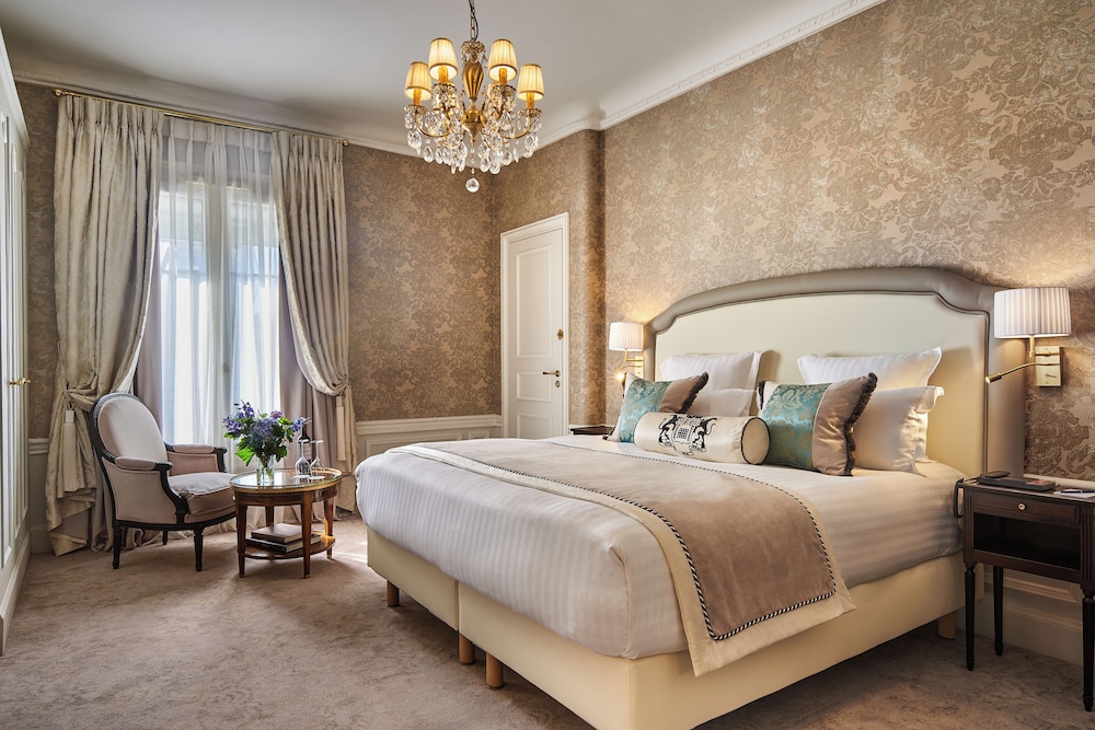Habitación Ejecutiva con vista a la Rue de la Paix del hotel Westminster. Foto 1