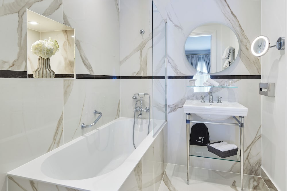 Suite Prestige - Vista a la Rue de la Paix del hotel Westminster. Foto 4