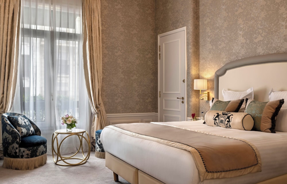 Habitación Ejecutiva con vista a la Rue de la Paix del hotel Westminster. Foto 5