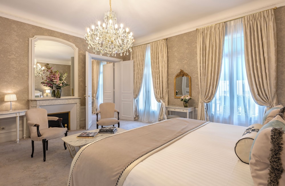 Suite Prestige - Vista a la Rue de la Paix del hotel Westminster. Foto 9