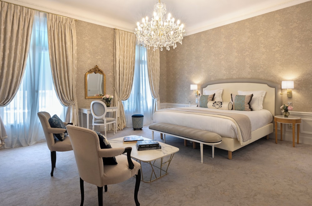 Suite Prestige - Vista a la Rue de la Paix del hotel Westminster. Foto 10