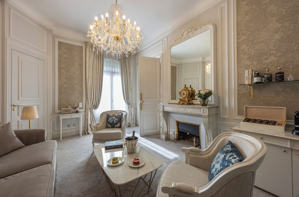 Suite Prestige - Vista a la Rue de la Paix del hotel Westminster. Foto 14
