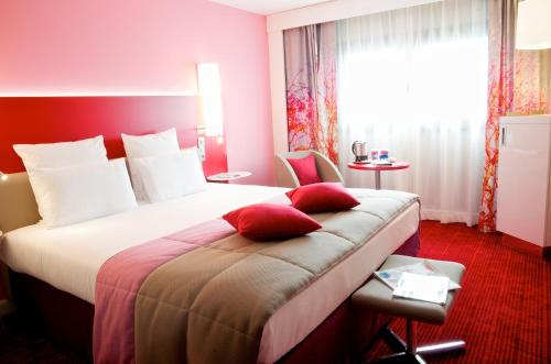 Habitación Superior con 1 cama extragrande del hotel Mercure Paris Montmartre Sacré Coeur. Foto 3