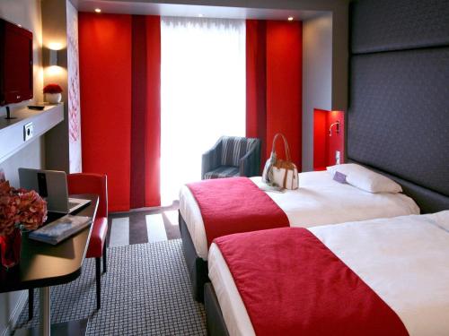Habitación superior con 2 camas individuales del hotel Mercure Paris Montmartre Sacré Coeur. Foto 3