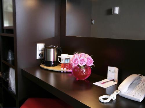 Habitación superior con 2 camas individuales del hotel Mercure Paris Montmartre Sacré Coeur. Foto 7