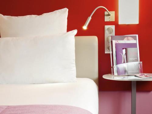 Habitación Superior con 1 cama extragrande del hotel Mercure Paris Montmartre Sacré Coeur. Foto 6