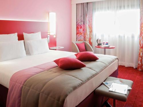 Habitación Superior con 1 cama extragrande del hotel Mercure Paris Montmartre Sacré Coeur. Foto 13
