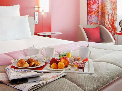 Habitación Superior con 1 cama extragrande del hotel Mercure Paris Montmartre Sacré Coeur. Foto 14