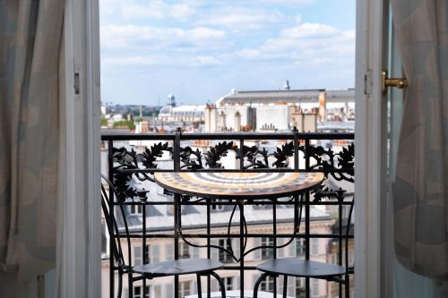 Habitación Deluxe Eiffel del hotel Pont Royal. Foto 3