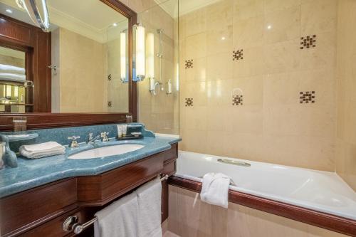 Habitación Triple Deluxe del hotel Pont Royal. Foto 3