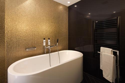 Suite con balcón del hotel Opéra Richepanse. Foto 11