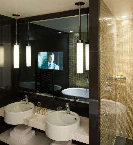 Suite con balcón del hotel Opéra Richepanse. Foto 13