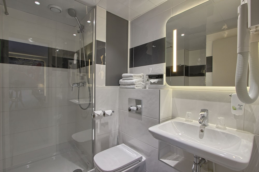 Habitación estándar doble del hotel Inn Design Paris Place D'italie. Foto 8