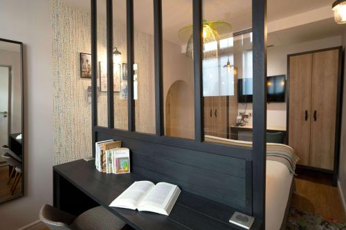 Estudio con zona de cocina del hotel Litteraire Marcel Ayme, BW Premier Collection