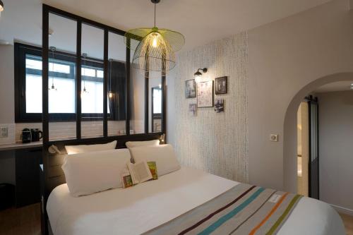 Estudio con zona de cocina del hotel Litteraire Marcel Ayme, BW Premier Collection. Foto 1