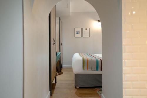 Estudio con zona de cocina del hotel Litteraire Marcel Ayme, BW Premier Collection. Foto 3