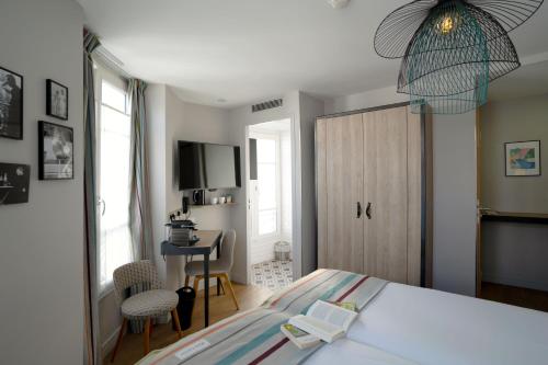 Habitación Doble Clásica - 2 camas del hotel Litteraire Marcel Ayme, BW Premier Collection. Foto 1