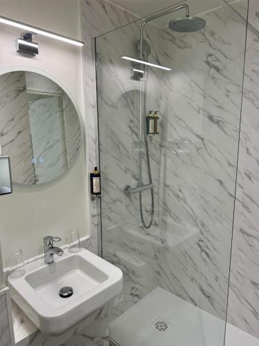 Habitación Doble Clásica - 2 camas del hotel Best Western Le Montparnasse. Foto 3