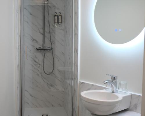 Habitación Doble Clásica - 2 camas del hotel Best Western Le Montparnasse. Foto 5