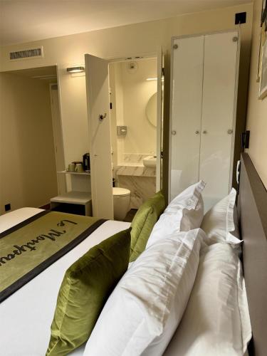 Habitación Doble Clásica del hotel Best Western Le Montparnasse. Foto 5