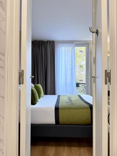 Habitación Doble Clásica del hotel Best Western Le Montparnasse. Foto 22