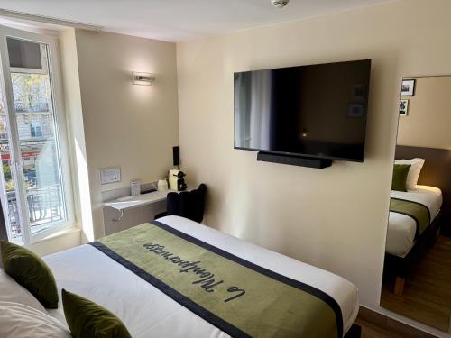 Habitación Superior con cama extragrande del hotel Best Western Le Montparnasse. Foto 1
