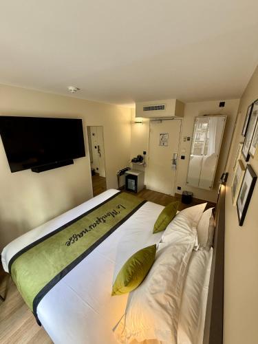 Habitación Superior con cama extragrande del hotel Best Western Le Montparnasse. Foto 4