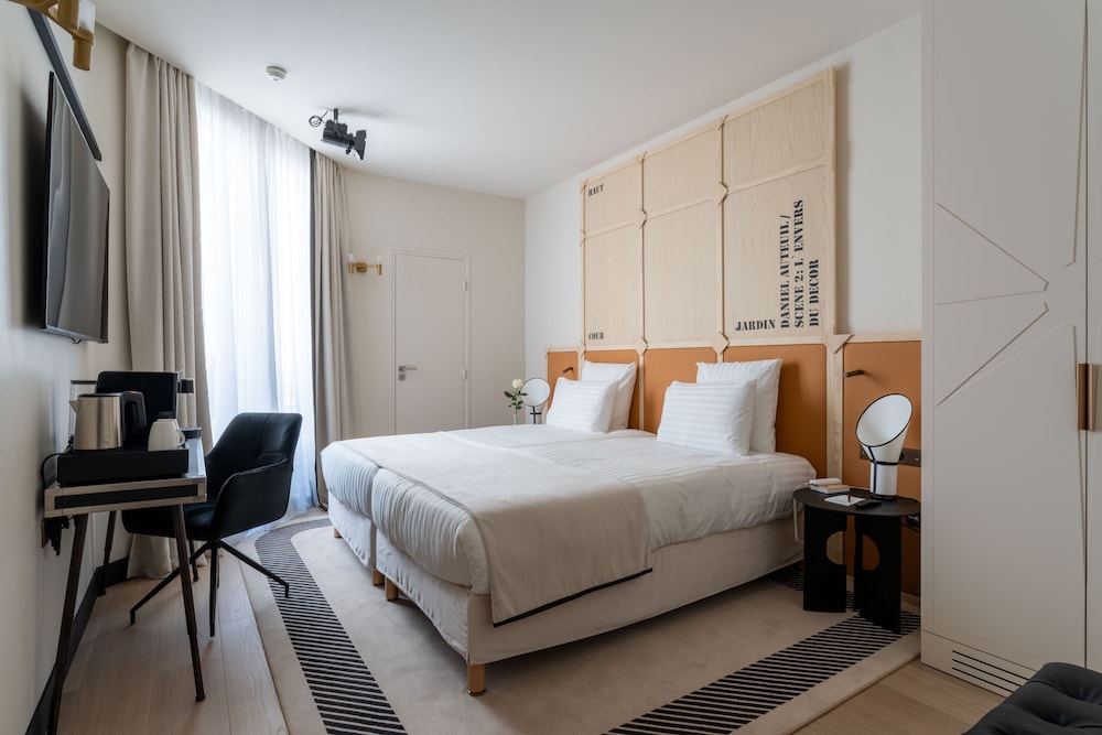 Habitación Familiar, 2 dormitorios, minibar soft de cortesía, bandeja de cortesía, Chromecast, prensa digital del hotel Astra Opéra - Astotel. Foto 2