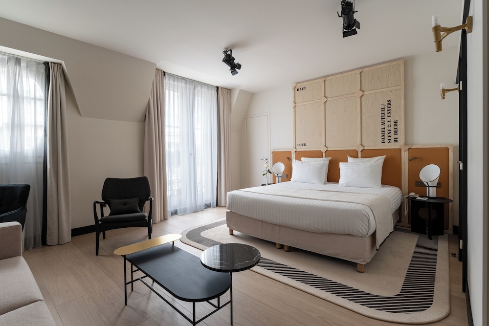 Habitación Privilegio - Minibar soft de cortesía, bandeja de cortesía, Chromecast,Prensa digital del hotel Astra Opéra - Astotel