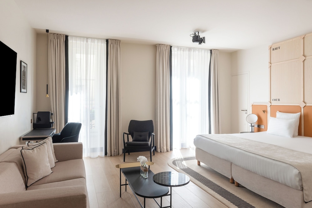 Habitación Privilegio - Minibar soft de cortesía, bandeja de cortesía, Chromecast,Prensa digital del hotel Astra Opéra - Astotel. Foto 4