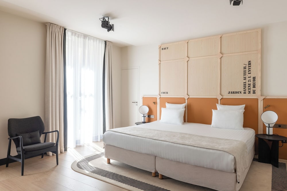Habitación Privilegio - Minibar soft de cortesía, bandeja de cortesía, Chromecast,Prensa digital del hotel Astra Opéra - Astotel. Foto 6