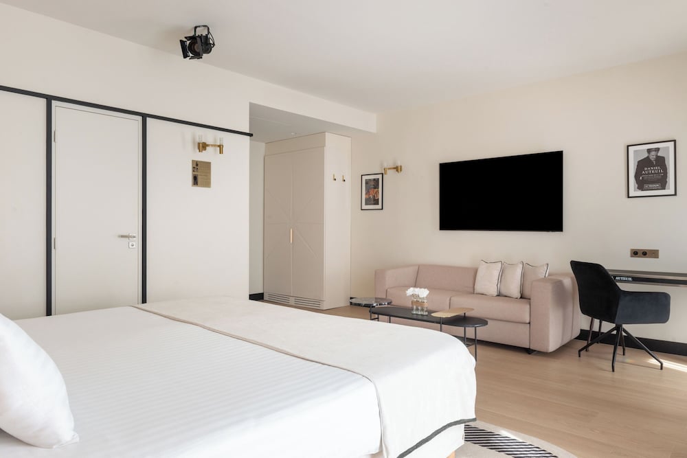 Habitación Privilegio - Minibar soft de cortesía, bandeja de cortesía, Chromecast,Prensa digital del hotel Astra Opéra - Astotel. Foto 8