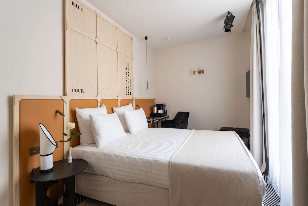 Habitación Doble (Terraza) - Minibar soft de cortesía,bandeja de cortesía,Chromecast,Prensa digital del hotel Astra Opéra - Astotel. Foto 2