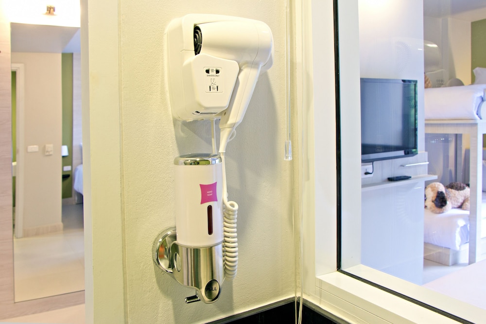 Habitación estándar con una cama doble del hotel Ibis Styles Krabi Ao Nang. Foto 8