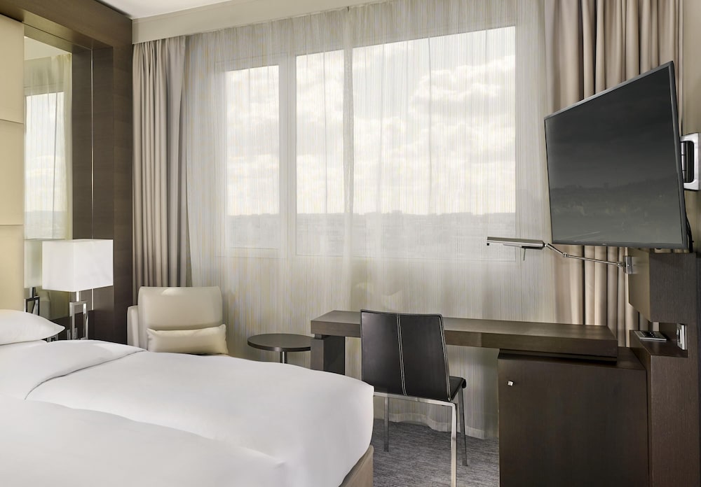 Habitación, 2 camas individuales del hotel Hyatt Regency Paris Etoile. Foto 3