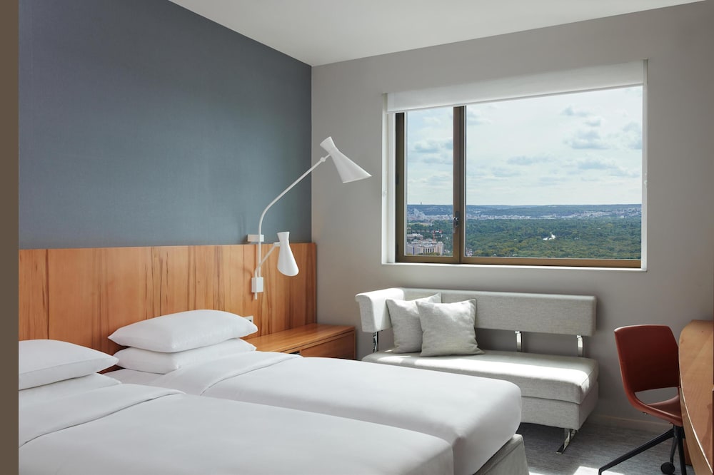 Habitación, 2 camas individuales (con piso alto y acceso al Club) del hotel Hyatt Regency Paris Etoile. Foto 1