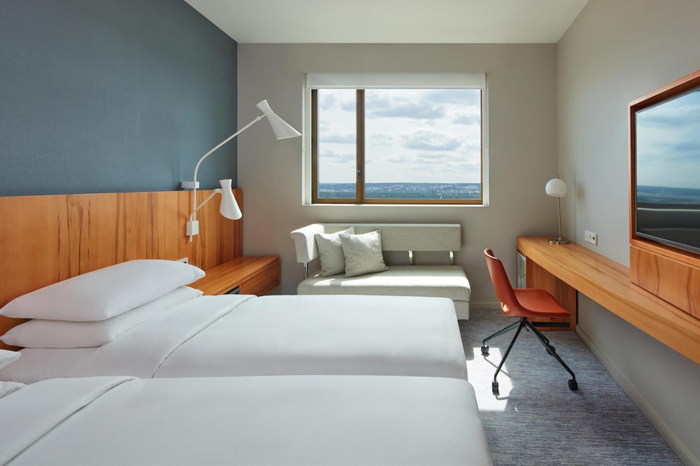 Habitación, 2 camas individuales (con piso alto y acceso al Club) del hotel Hyatt Regency Paris Etoile. Foto 2