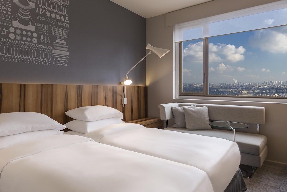 Habitación Deluxe, 1 cama de matrimonio grande del hotel Hyatt Regency Paris Etoile. Foto 5