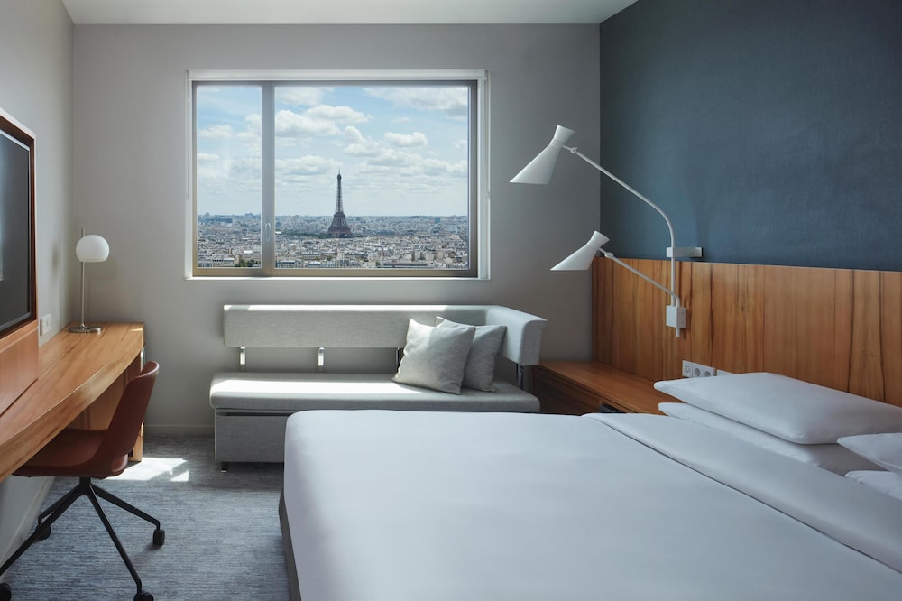 Habitación, 1 cama de matrimonio grande (Eiffel Tower View, High Floor, Club) del hotel Hyatt Regency Paris Etoile. Foto 2