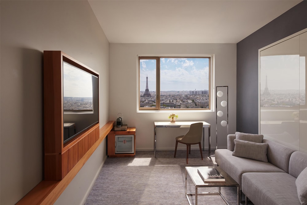 Suite Torre Eiffel del hotel Hyatt Regency Paris Etoile. Foto 2