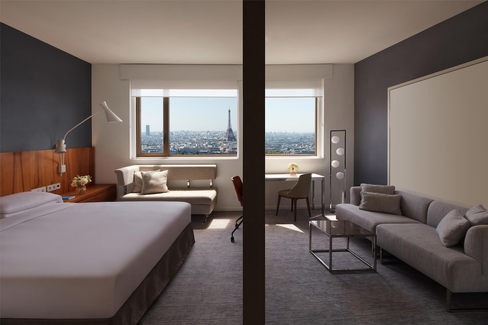 Suite Torre Eiffel del hotel Hyatt Regency Paris Etoile. Foto 3