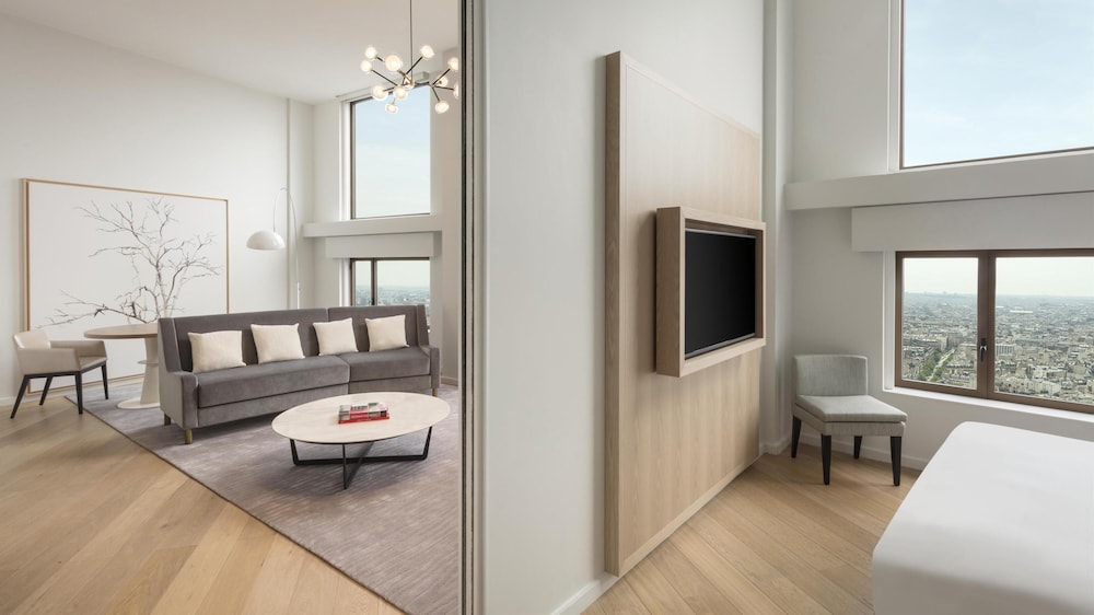 Suite (Loft) del hotel Hyatt Regency Paris Etoile. Foto 1