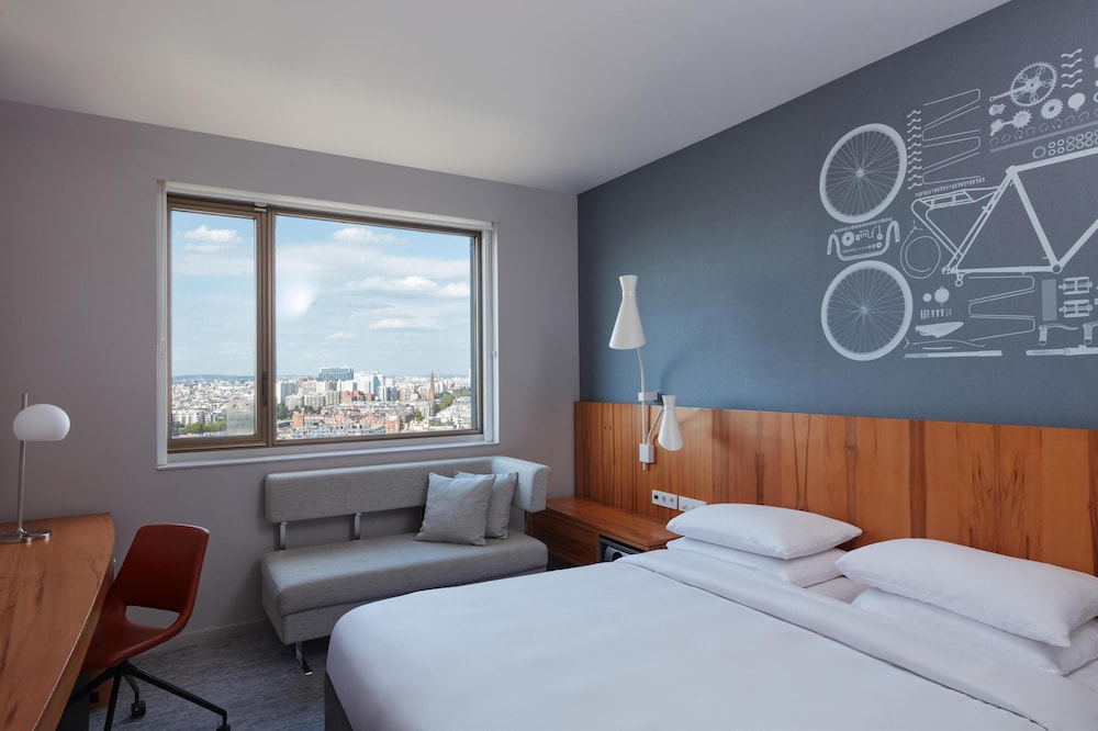 Habitación familiar (Con vista a la ciudad) del hotel Hyatt Regency Paris Etoile. Foto 2