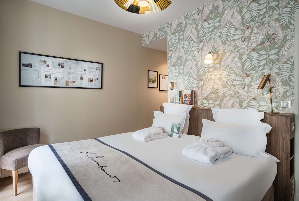 Habitación Deluxe, 1 cama de matrimonio grande, no fumadores, bañera del hotel Hotel Litteraire Arthur Rimbaud, BW Signature Collection. Foto 3