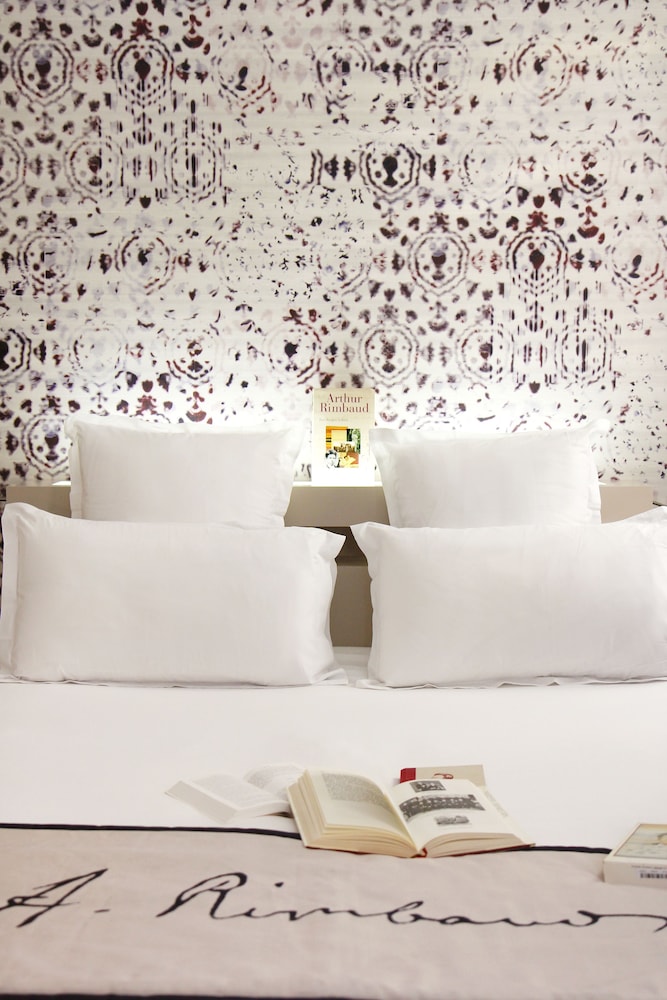 Habitación clásica, 1 cama de matrimonio, no fumadores del hotel Hotel Litteraire Arthur Rimbaud, BW Signature Collection. Foto 3