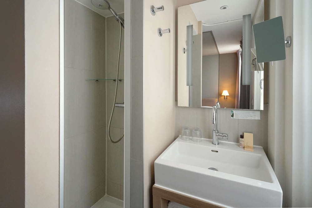 Habitación clásica, 1 cama de matrimonio, no fumadores del hotel Hotel Litteraire Arthur Rimbaud, BW Signature Collection. Foto 10