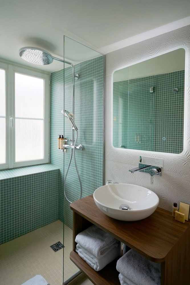 Habitación Confort, 1 cama de matrimonio, no fumadores del hotel Hotel Litteraire Arthur Rimbaud, BW Signature Collection. Foto 6