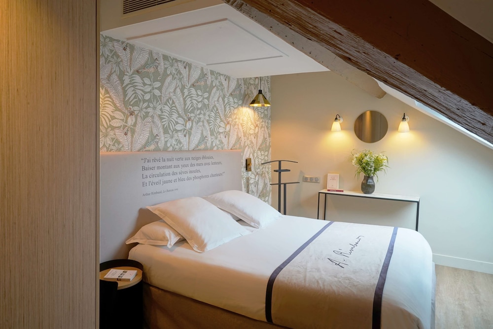 Suite junior, 1 cama de matrimonio, no fumadores (with Sofabed) del hotel Hotel Litteraire Arthur Rimbaud, BW Signature Collection. Foto 2